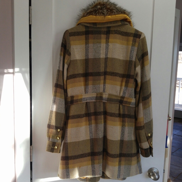 NWT Daytrip from thw Buckle, Plaid Gold Brown Faux Fur Collar, Pea Coat Medium - Picture 2 of 11